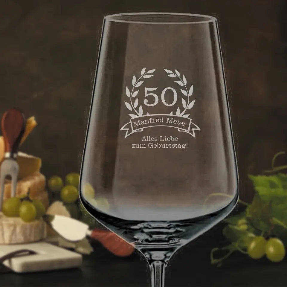 Modernes Weinglas mit Gravur zum Geburtstag