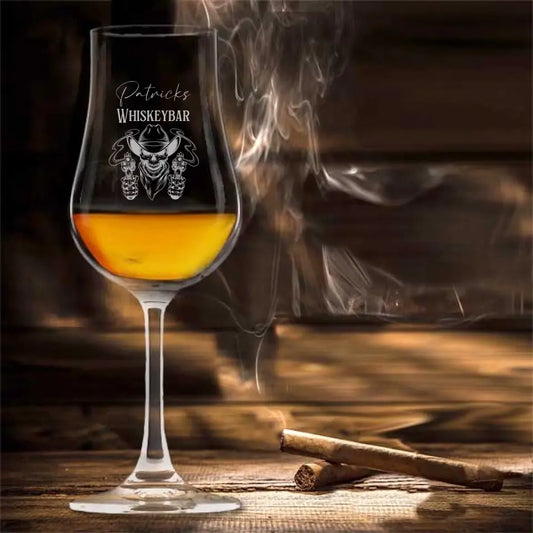 Graviertes Whiskyglas Stölzle mit Stiel und Totenkopf