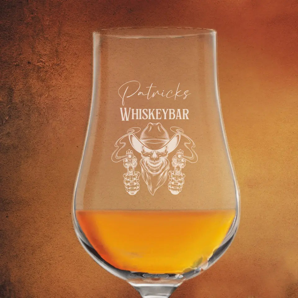 Graviertes Whiskyglas Stölzle mit Stiel und Totenkopf
