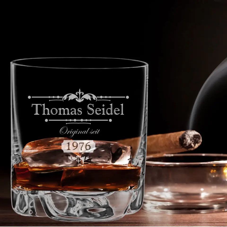 Whiskykaraffe und Whiskygläser in Holzkiste mit individueller Gravur