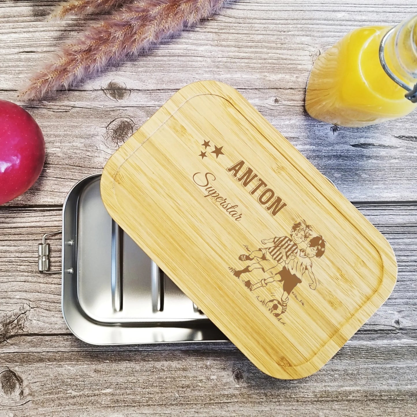 Gravierte Lunchbox mit Fußballer und Name