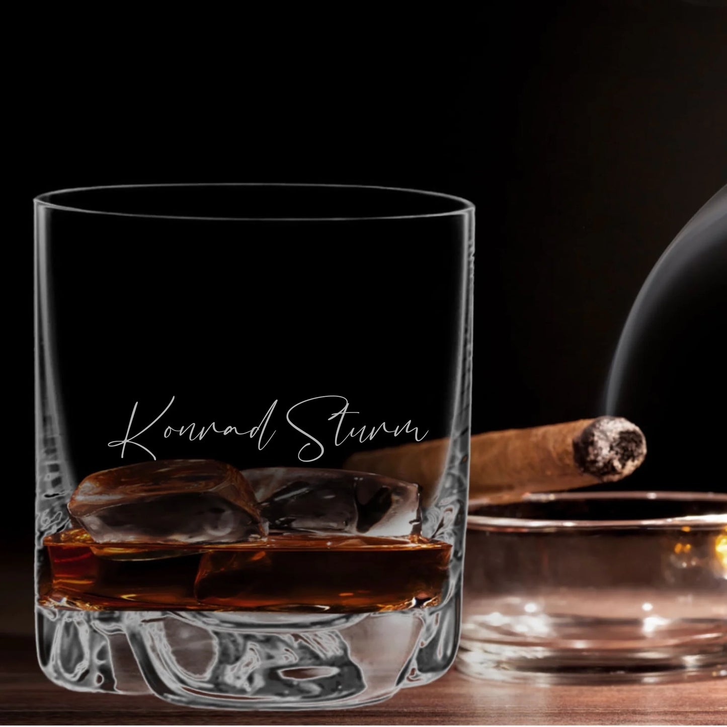 Mit Namen individuell graviertes Whiskyglas