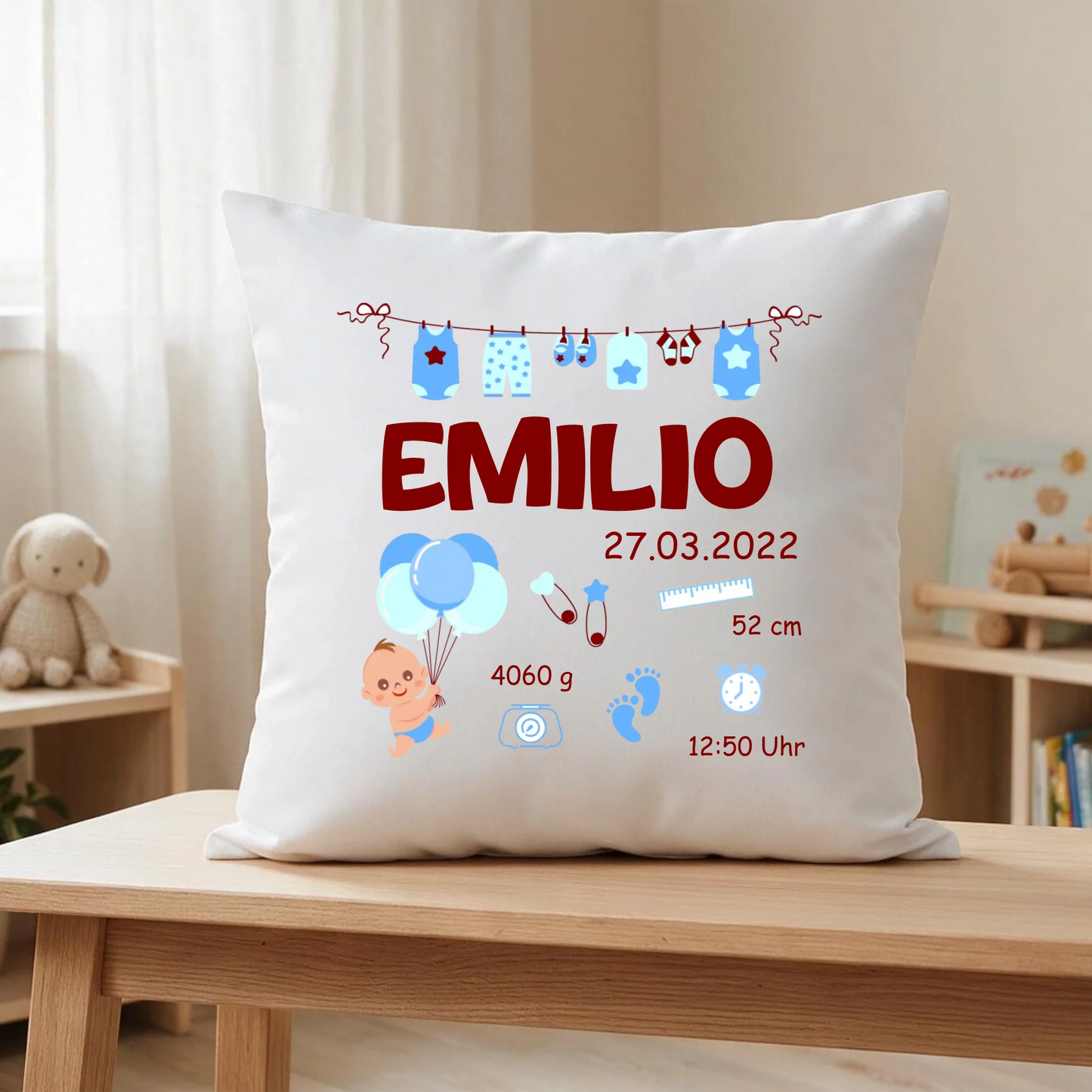 Personalisiertes Geburtskissen für Jungen im Kinderzimmer