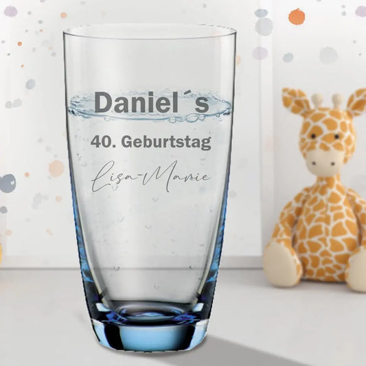 Farbiges Trinkglas zum Geburtstag oder Party mit  Namen deiner Gäste