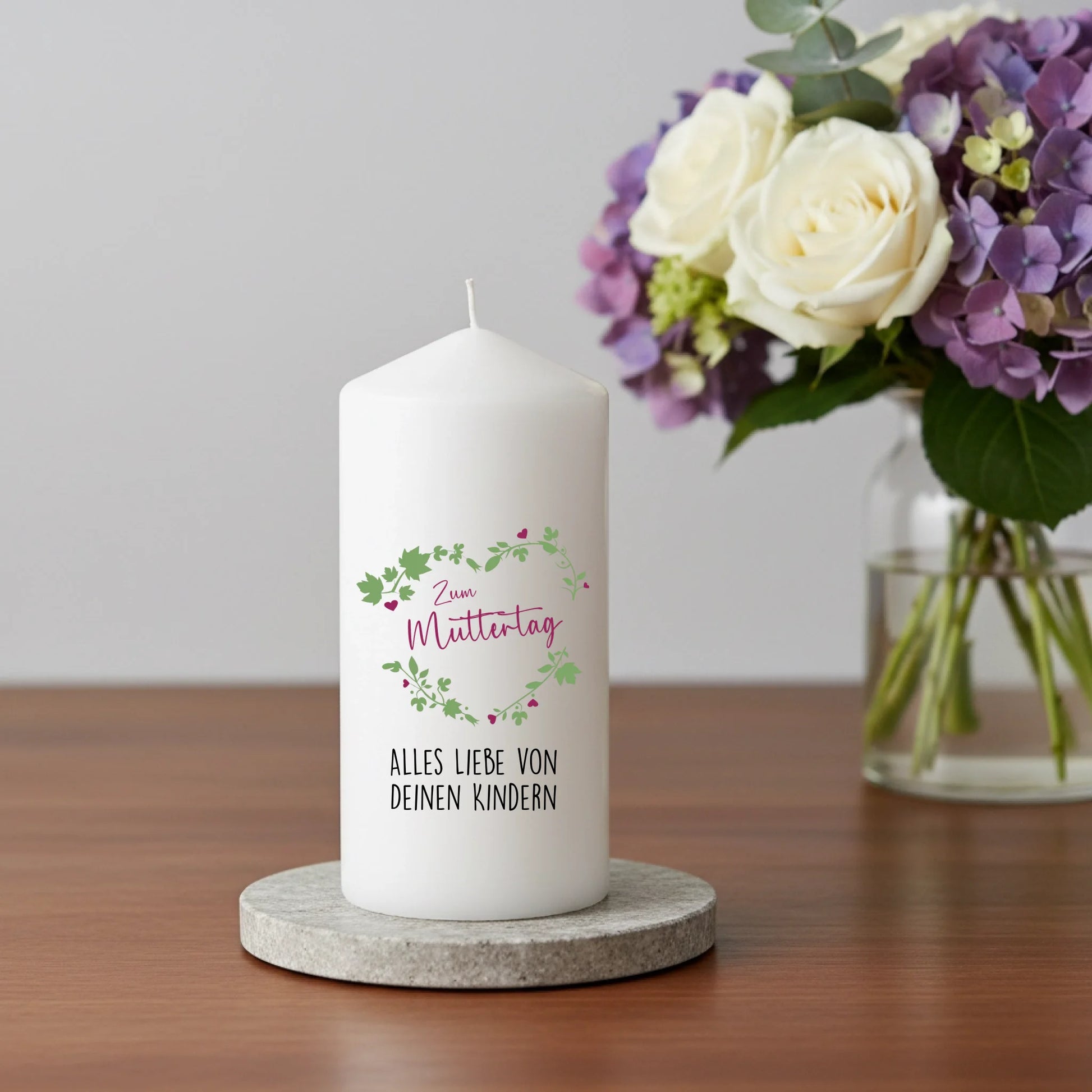 freepik__generiere-mir-ein-bild-mit-einer-kerze-neben-einer__60210