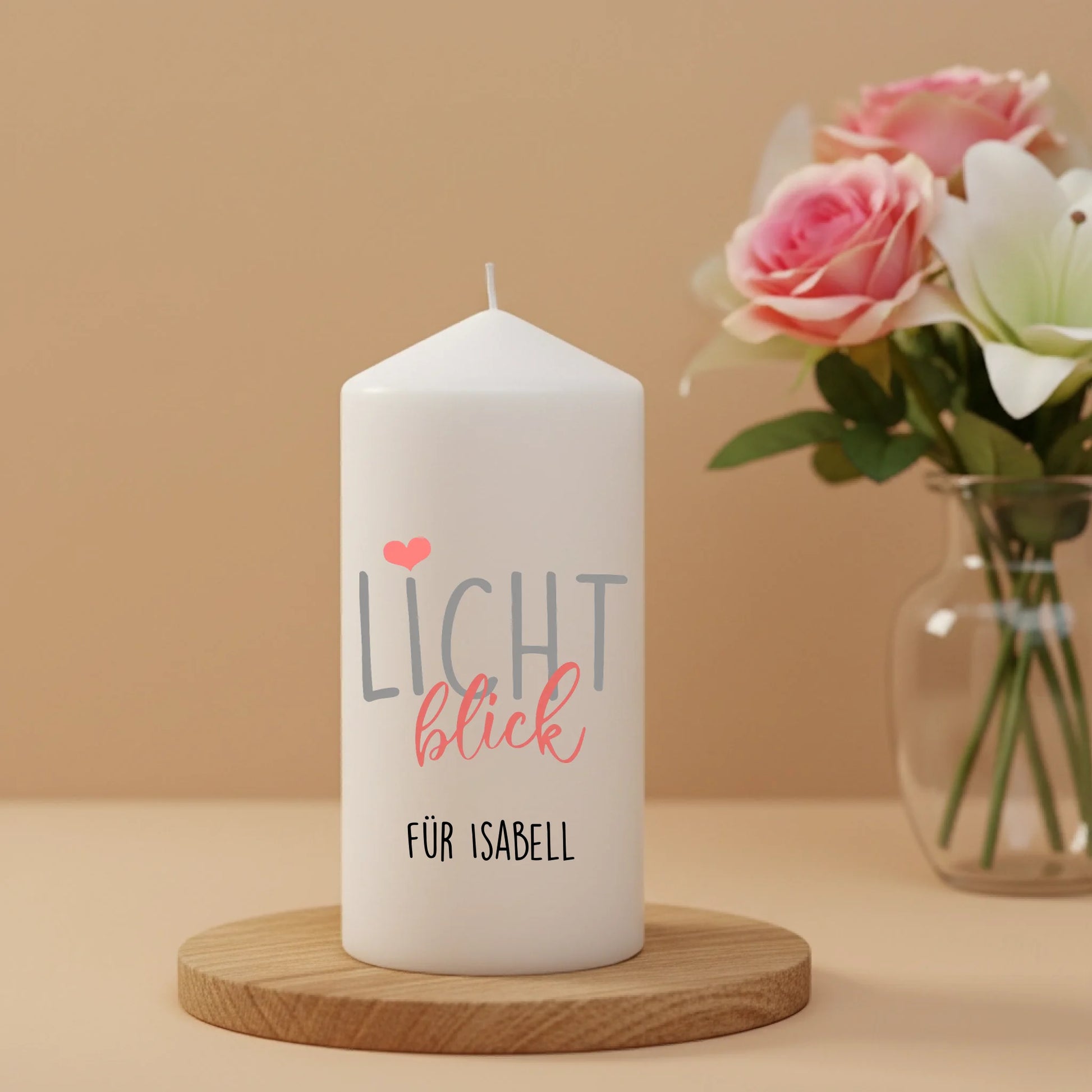 freepik__generiere-mir-ein-bild-mit-einer-kerze-neben-einer__60202