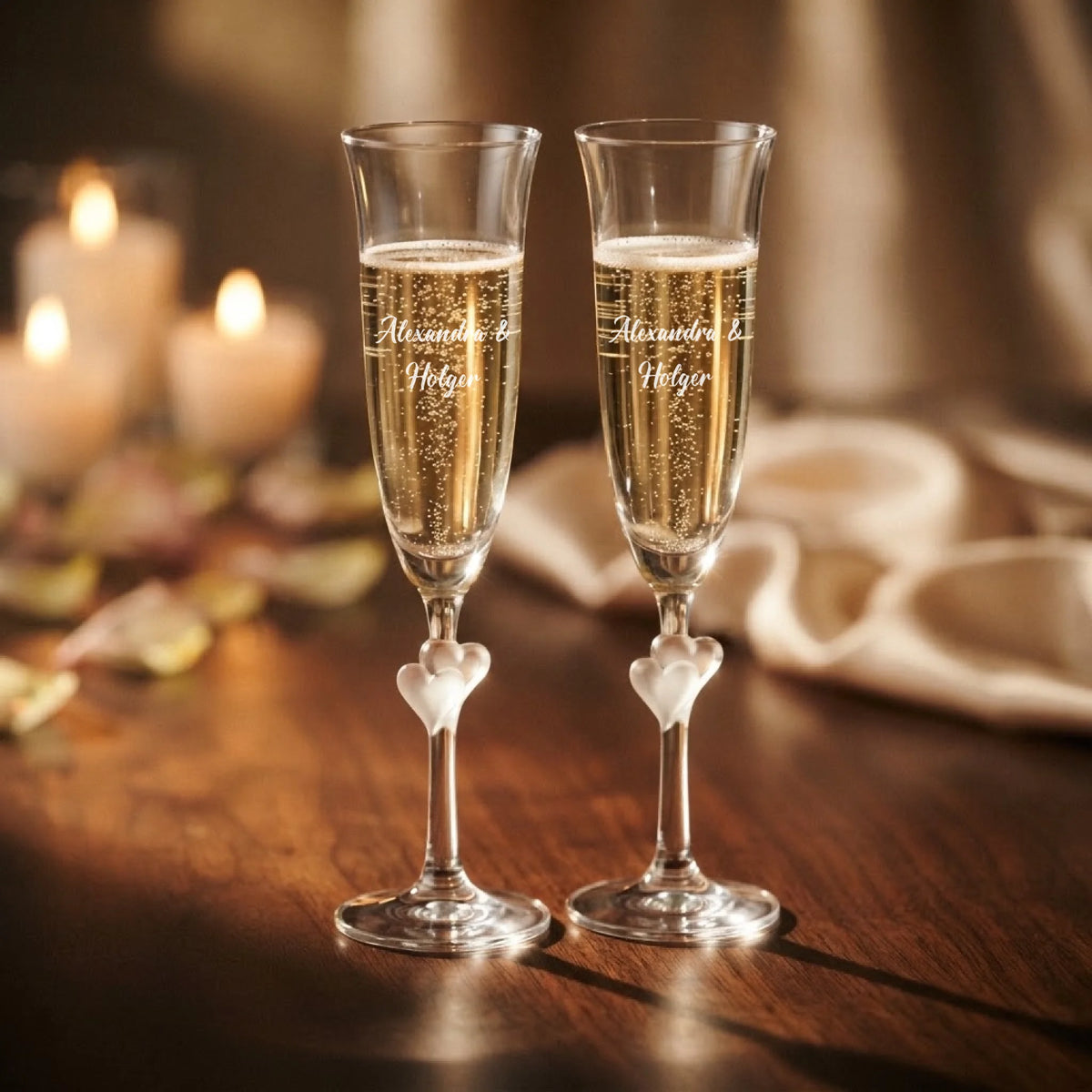 Zwei elegante individuell gravierte L'amour-Sektgläser im personalisierten Hochzeits-Set