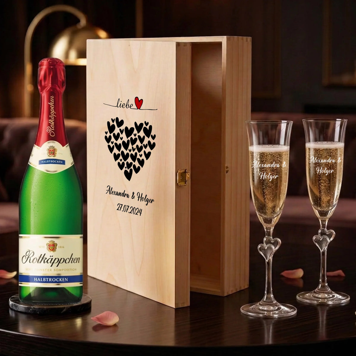 Zwei individuell gravierte L'amour-Sektgläser im personalisierten Geschenkset zur Hochzeit