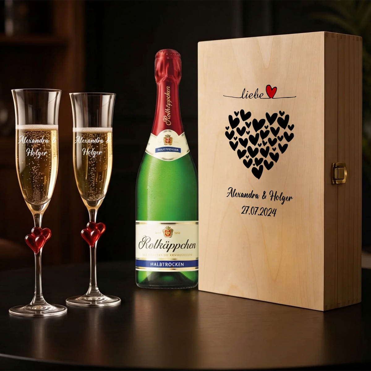 Personalisiertes Hochzeits-Set mit zwei individuell gravierten L'amour-Sektgläsern und Flasche