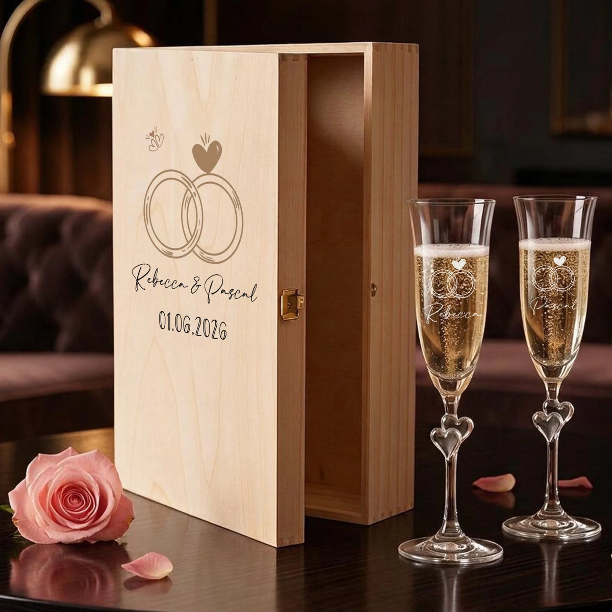 Zwei individuell gravierte L'amour-Sektgläser ohne Flasche als personalisiertes Hochzeitsgeschenk