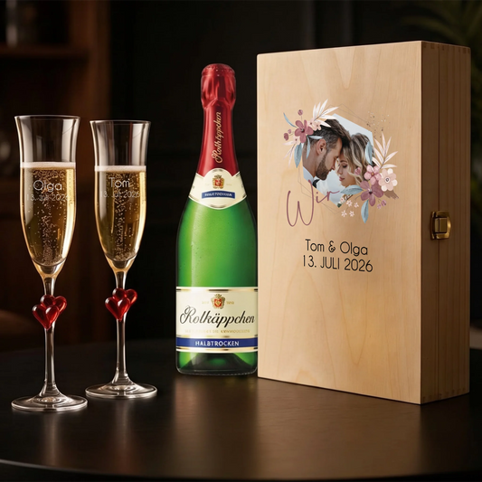 Personalisiertes Sektgeschenk zur Hochzeit – zwei individuell gravierte L'amour-Sektgläser mit Sektflasche
