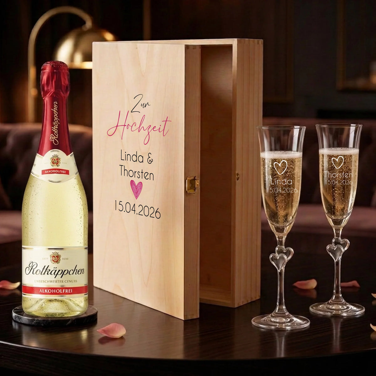 Zwei individuell gravierte L'amour-Sektgläser mit Namen & Datum als personalisiertes Hochzeitsgeschenk