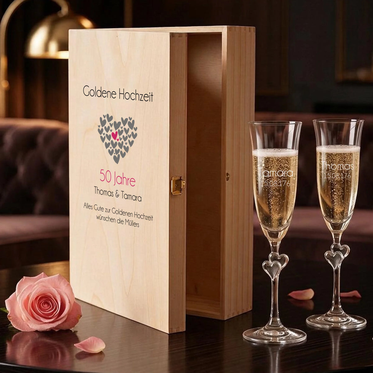 Personalisiertes Sektgeschenk zur Goldenen oder Silberhochzeit mit zwei gravierten L'amour-Gläsern