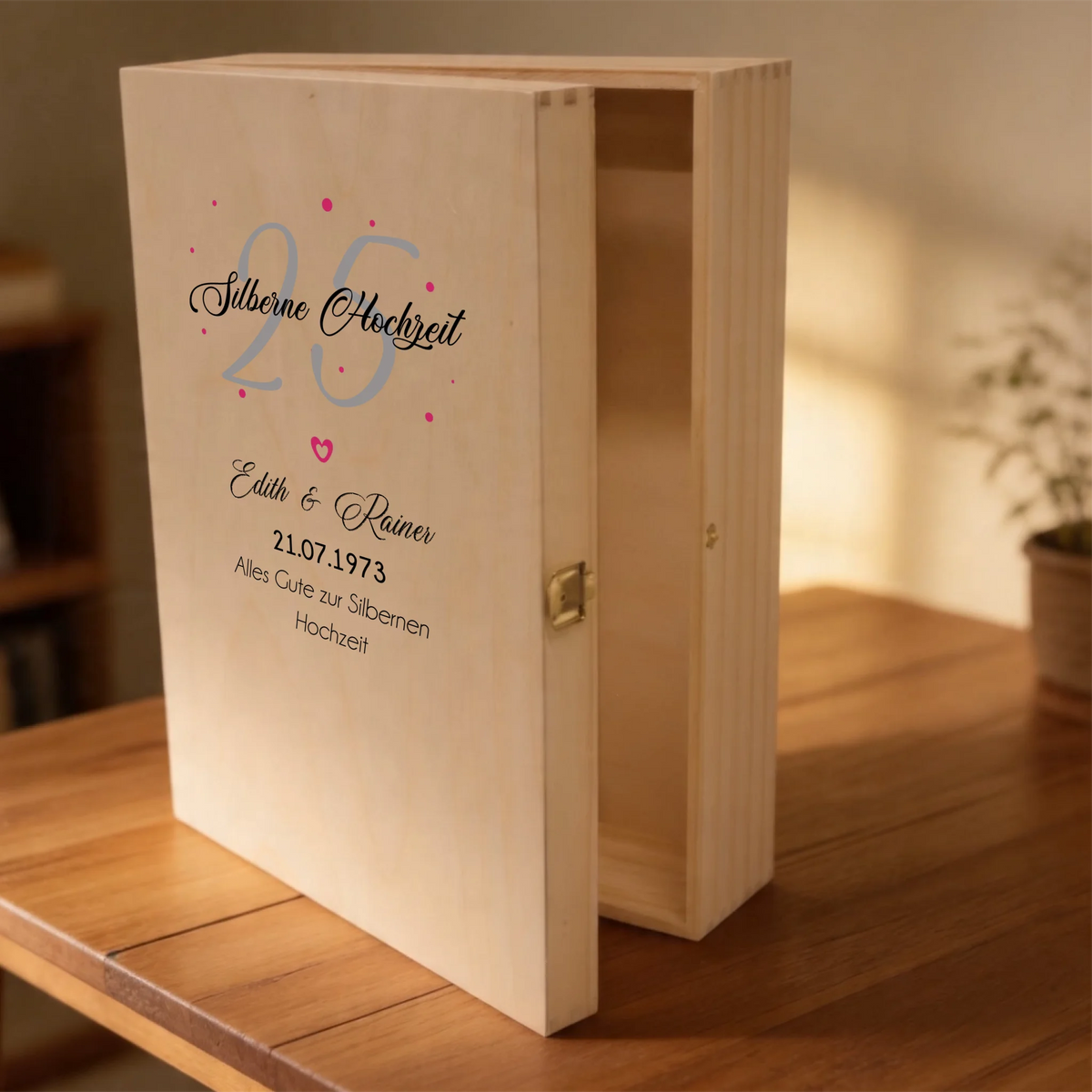 Personalisierte, individuell bedruckte Holzkiste des Sektgeschenks zur Silber- & Goldhochzeit