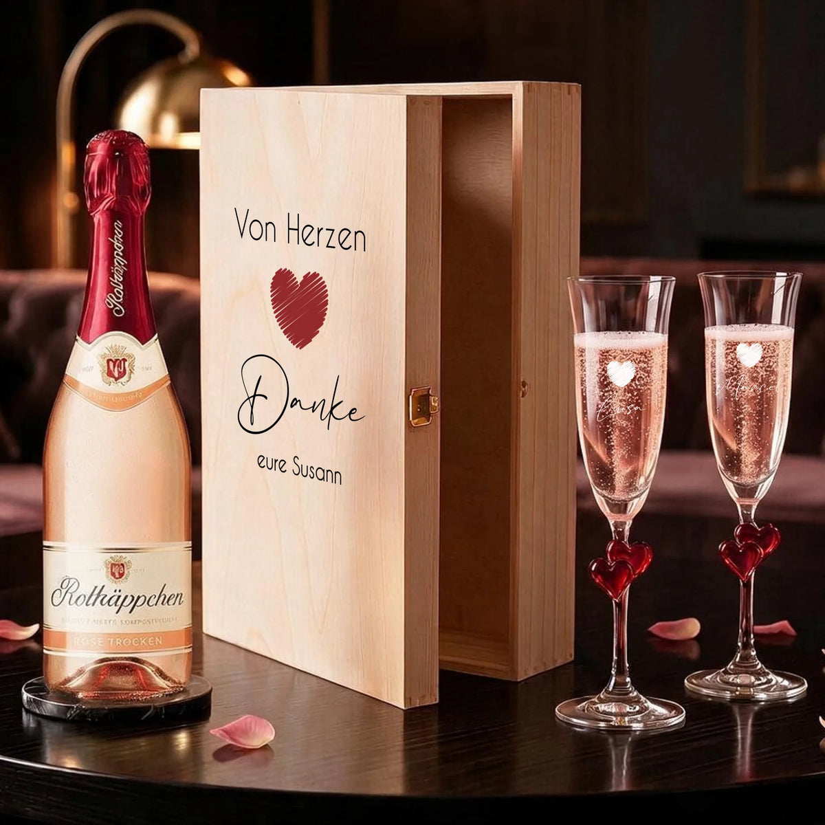 Detailansicht der L'amour-Sektgläser mit Herzen im personalisierten Dankeschön-Set