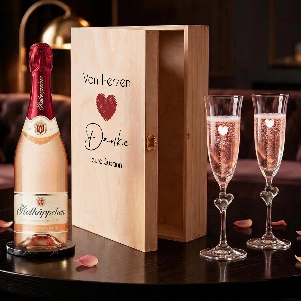 Individuell gravierte L'amour-Sektgläser mit Sekt als personalisiertes Dankeschön-Geschenk