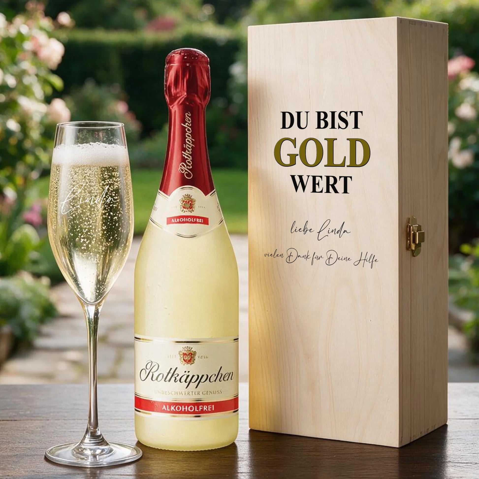 Personalisiertes Sektgeschenk als Dankeschön – individuell graviertes Sektglas „Du bist Gold wert“ in Holzbox