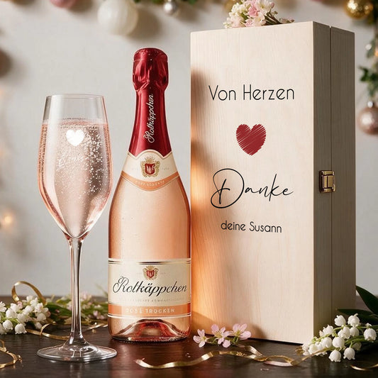 Personalisiertes Sektgeschenk – individuell graviertes Sektglas in bedruckter Holzbox
