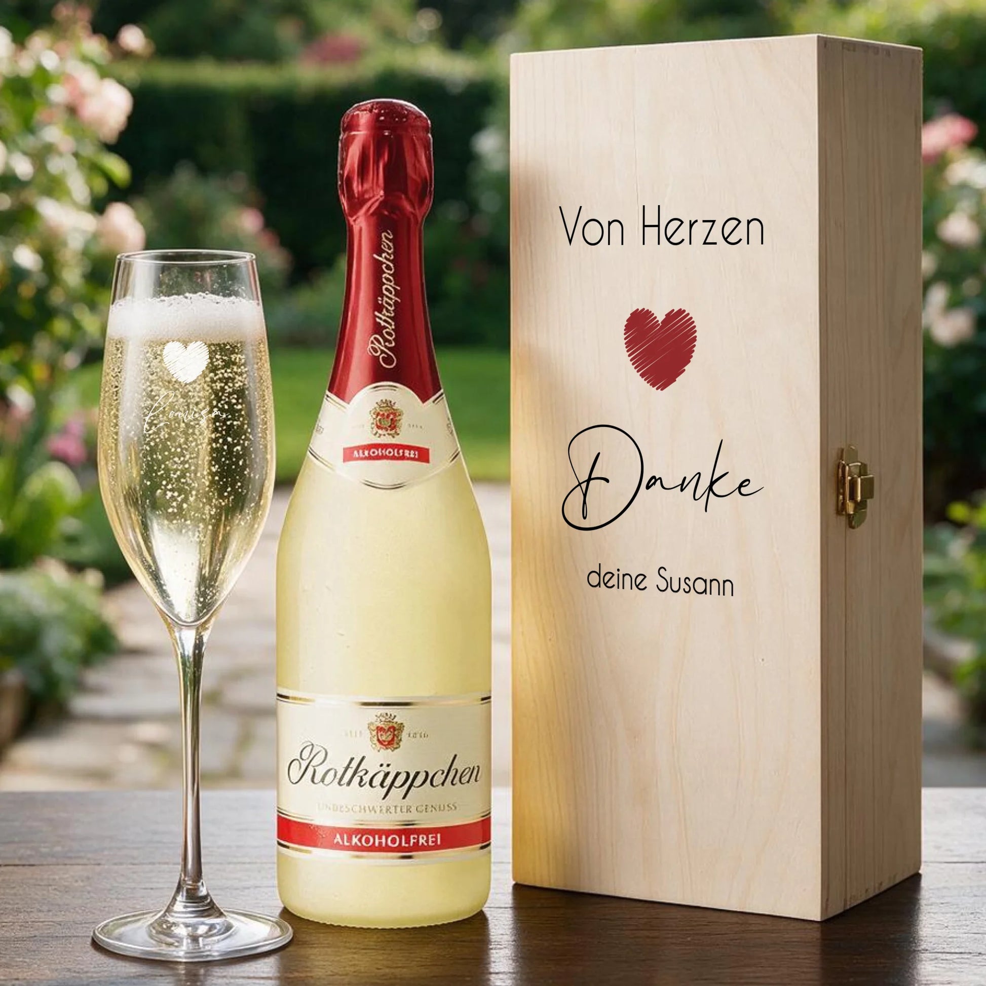 Individuell graviertes Sektglas mit Wunschtext in personalisierter Holzbox