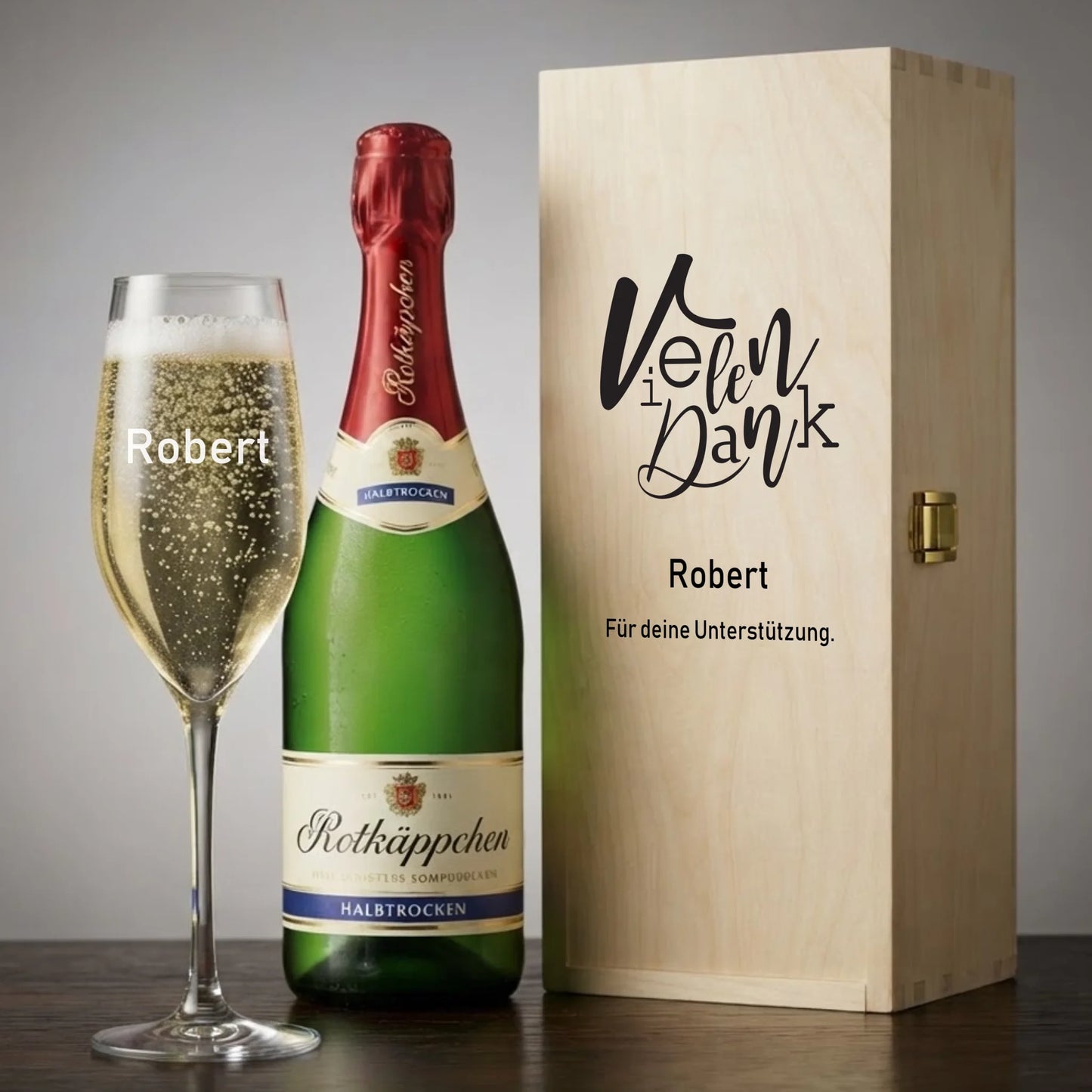 Individuell graviertes Sektglas mit Wunschtext als personalisiertes Dankeschön-Geschenk