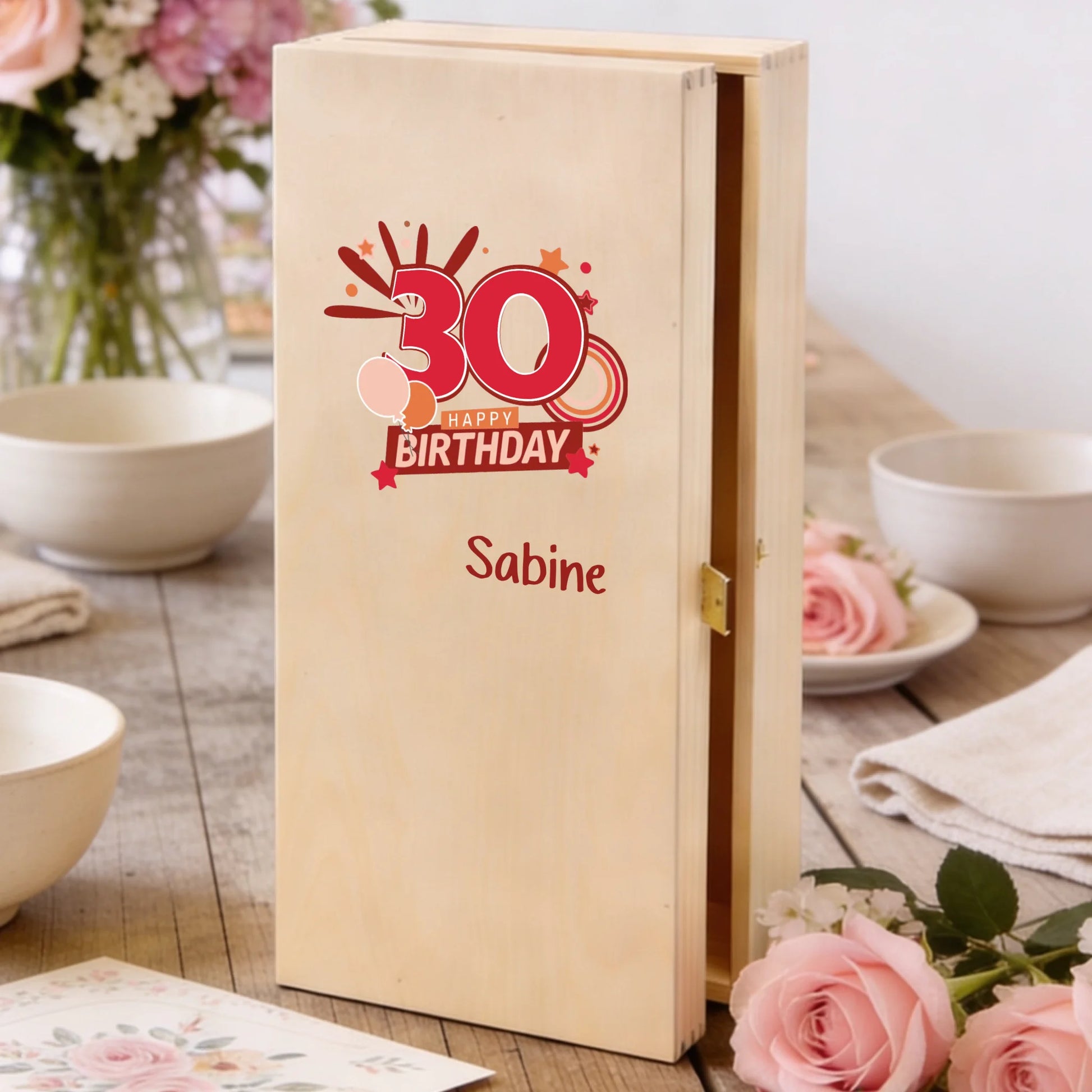 Personalisierte, individuell bedruckte Holzbox des Sektgeschenks zum 30. Geburtstag