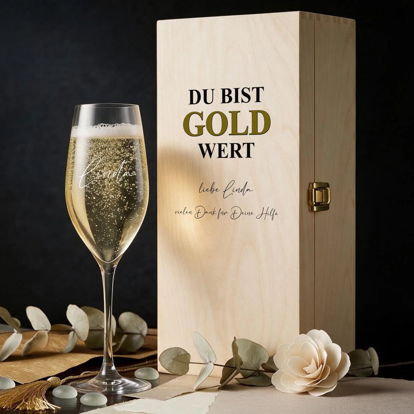 Individuell bedrucktes Dankeschön-Sektgeschenk mit graviertem Glas und Holzkiste