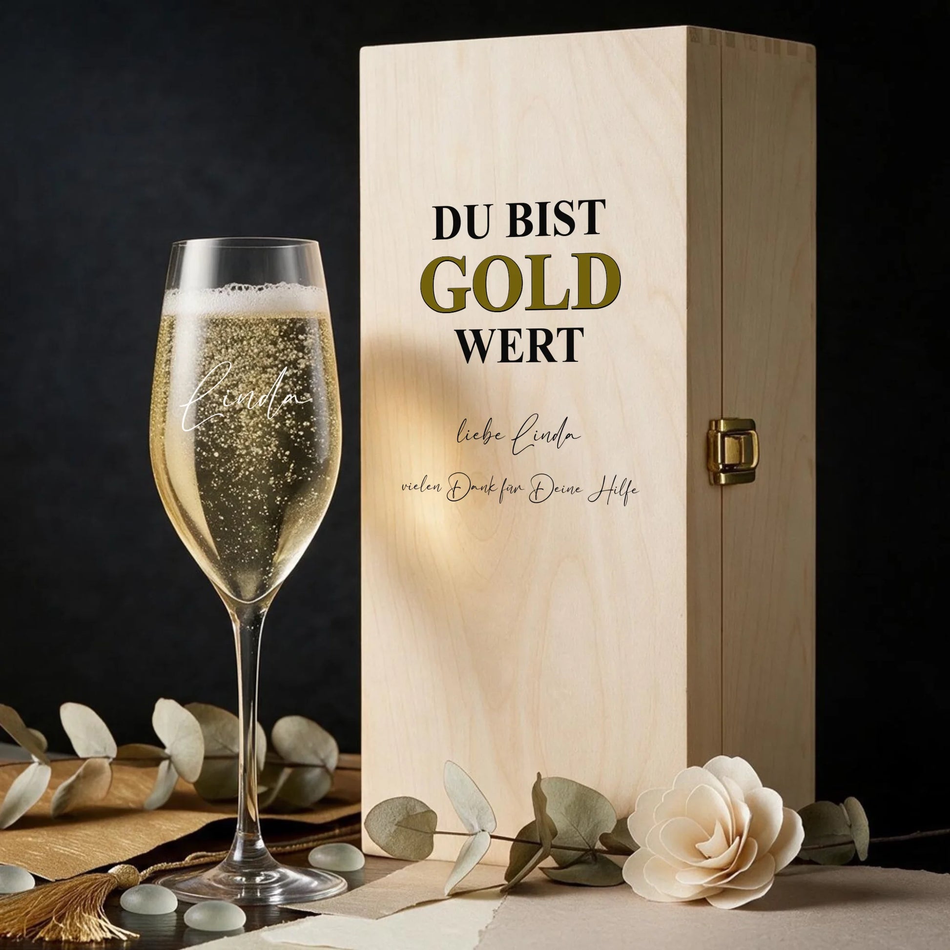 Individuell bedrucktes Dankeschön-Sektgeschenk mit graviertem Glas und Holzkiste