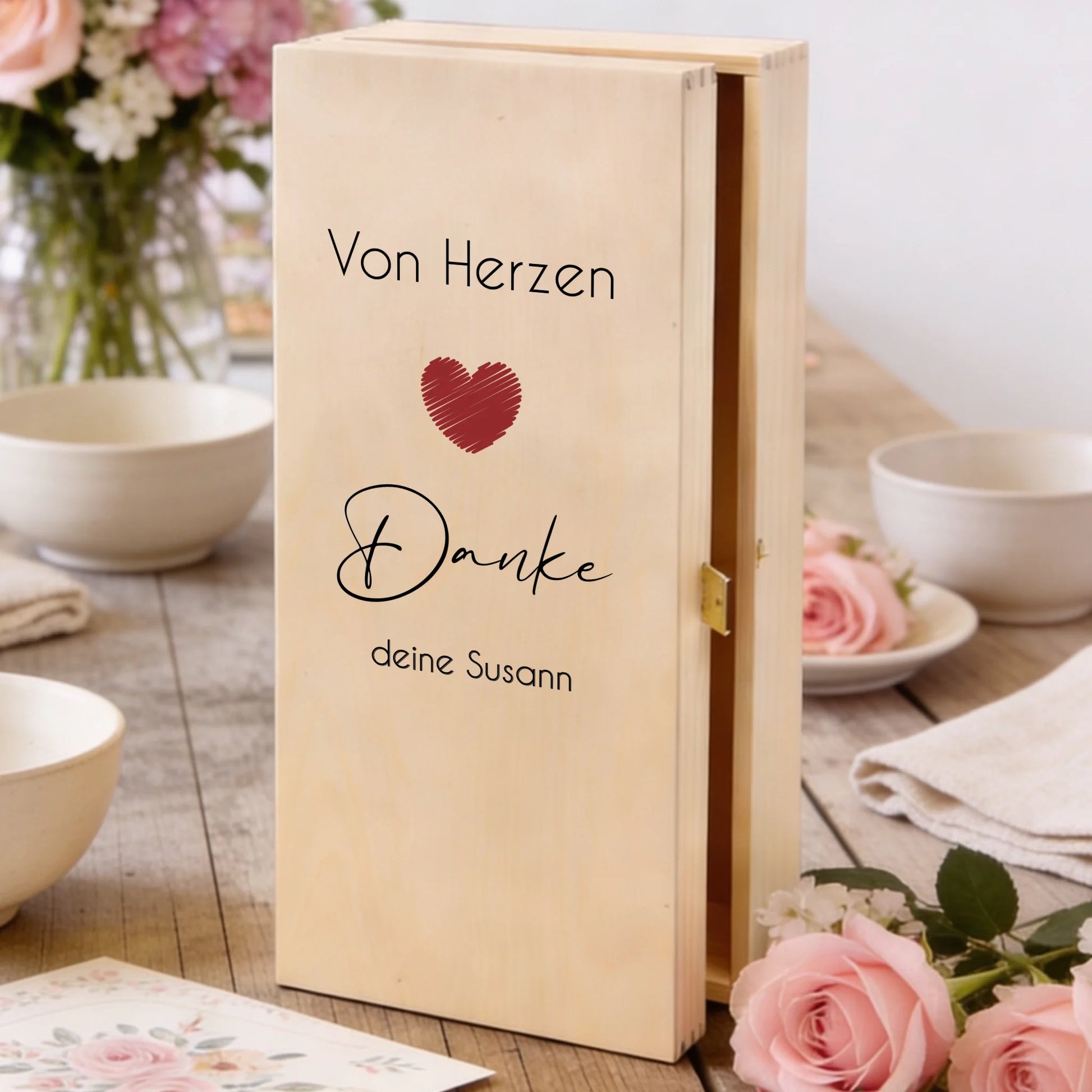 Personalisierte, individuell bedruckte Holzbox des Sektgeschenks