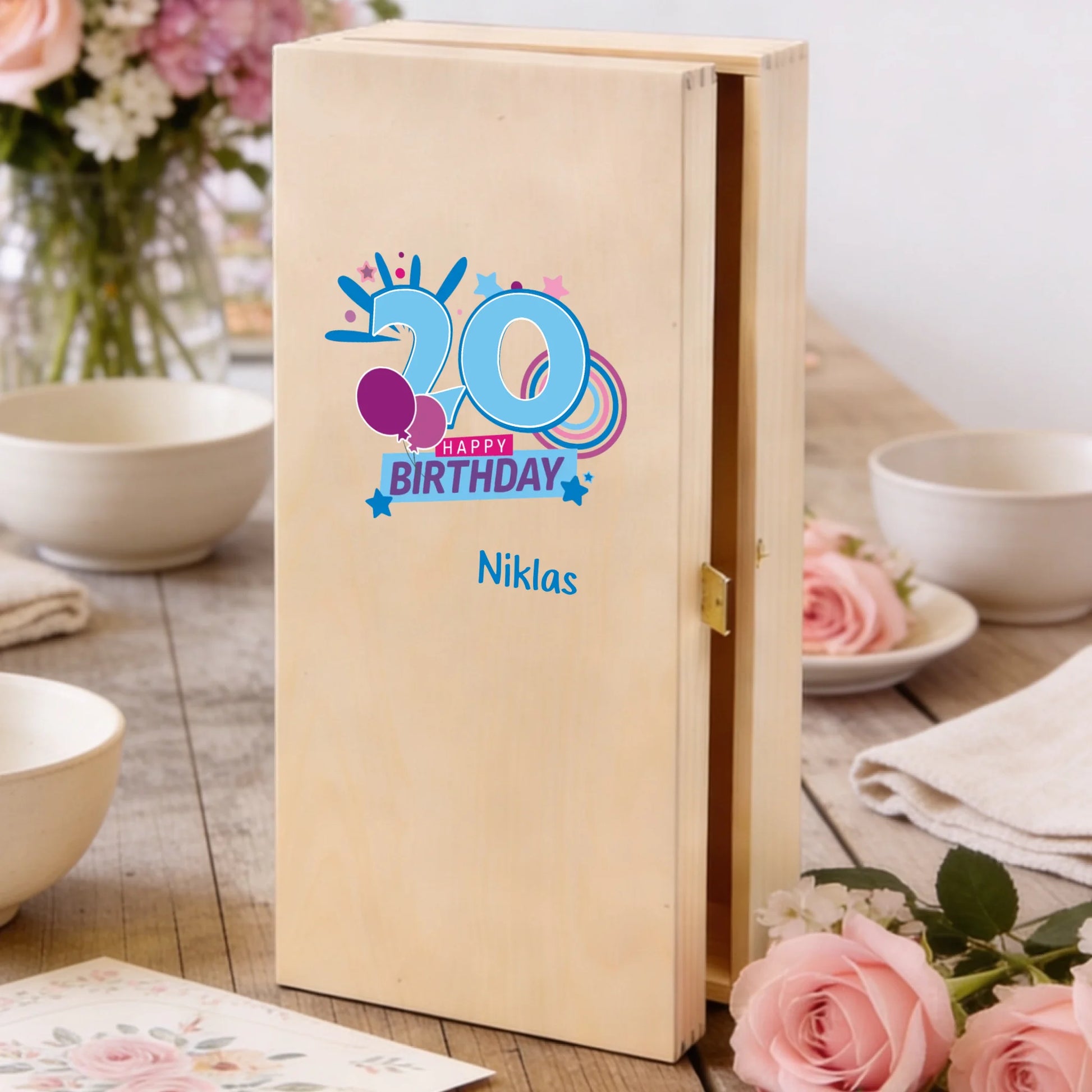 Personalisierte, individuell bedruckte Holzbox des Sektgeschenks zum 20. Geburtstag