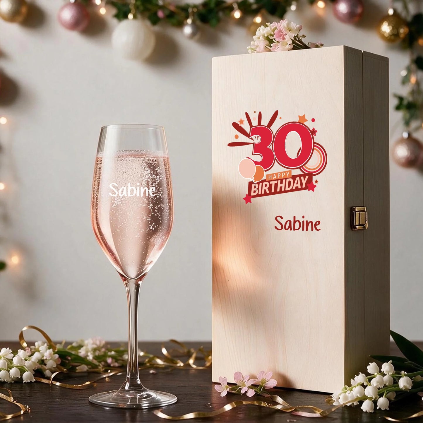 Edle Holzbox mit individuell graviertem Sektglas als personalisiertes Geschenk zum 30. Geburtstag