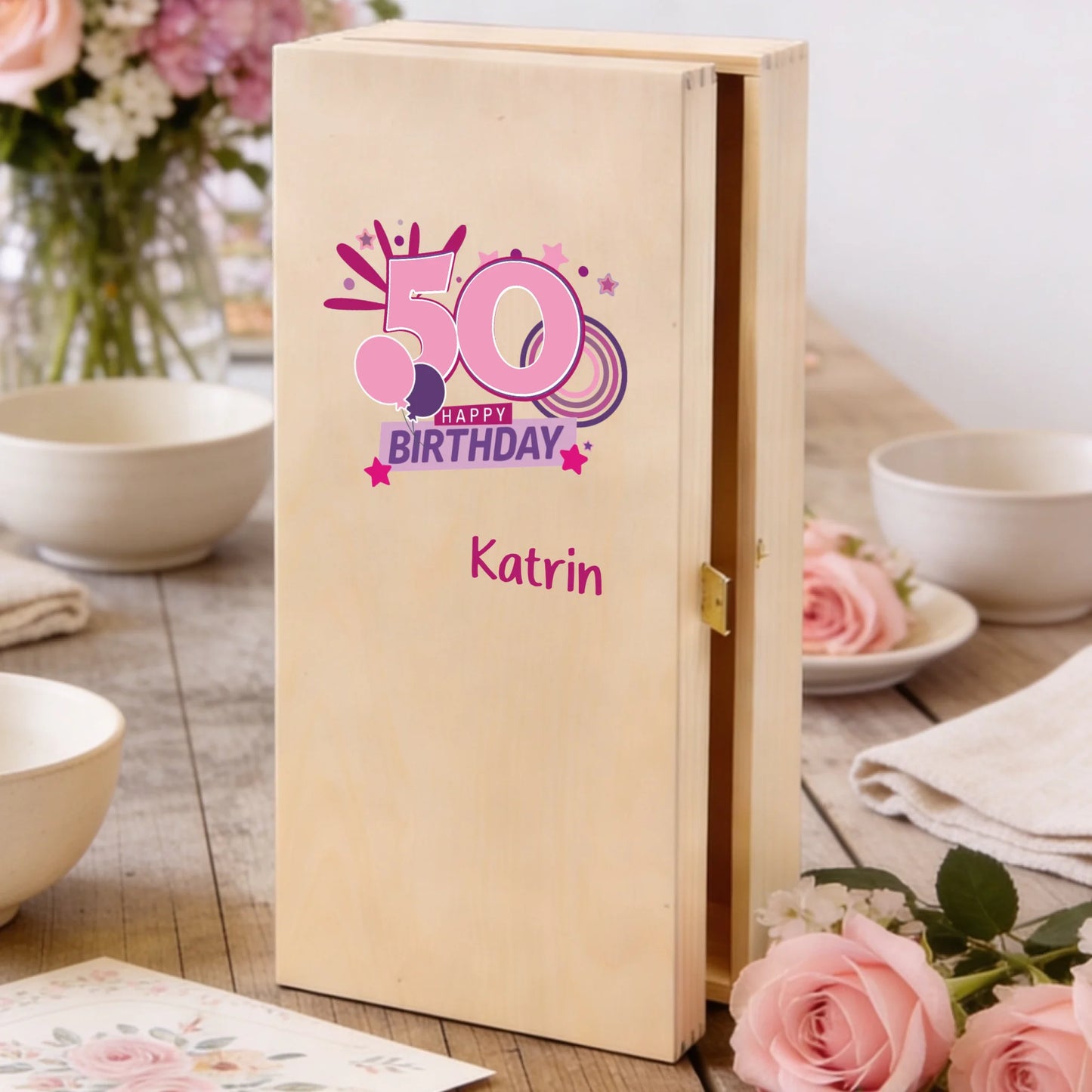 Personalisierte, individuell bedruckte Holzbox des Sektgeschenks zum 50. Geburtstag
