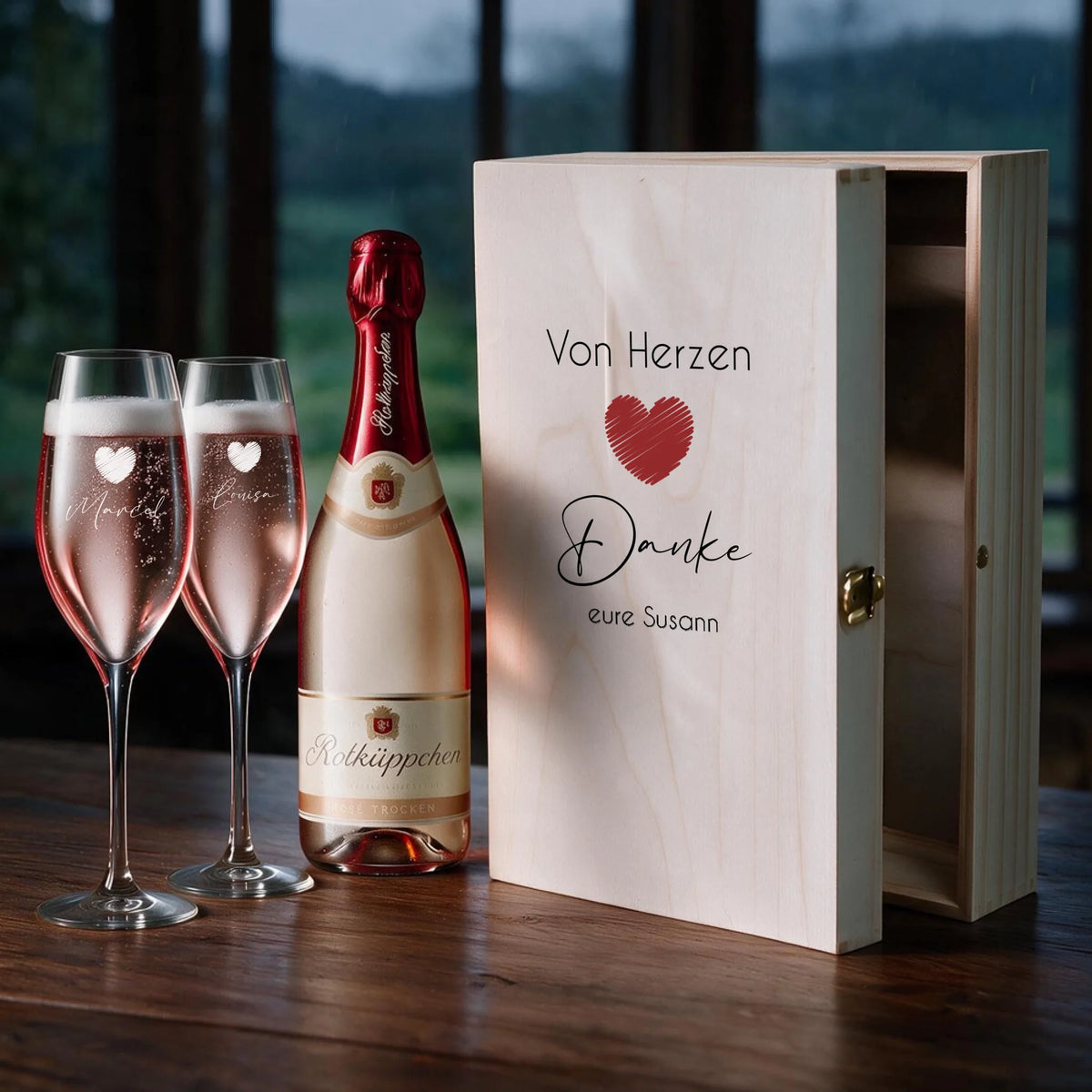 Zwei individuell gravierte Sektgläser mit Wunschtext als personalisiertes Dankeschön-Geschenk