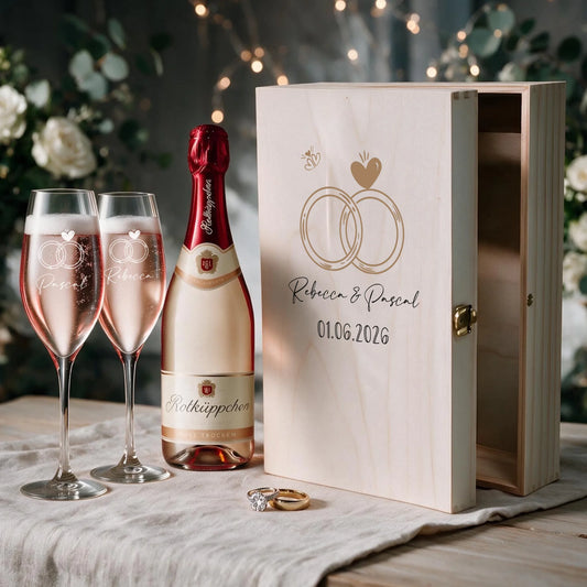 Personalisiertes Sektgeschenk zur Hochzeit – zwei individuell gravierte Sektgläser in bedruckter Holzbox