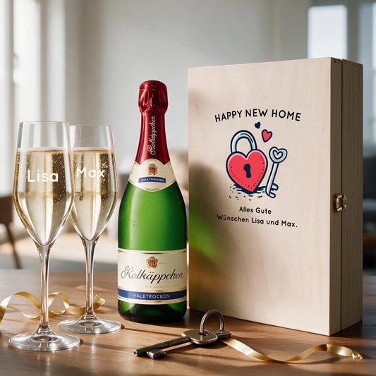 Personalisiertes Sekt-Einzugsgeschenk – zwei individuell gravierte Sektgläser in bedruckter Holzbox