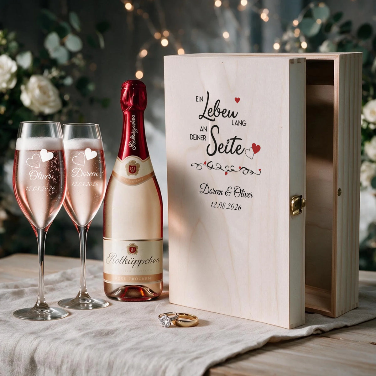 Zwei individuell gravierte Sektgläser mit Wunschtext als personalisiertes Hochzeitsgeschenk