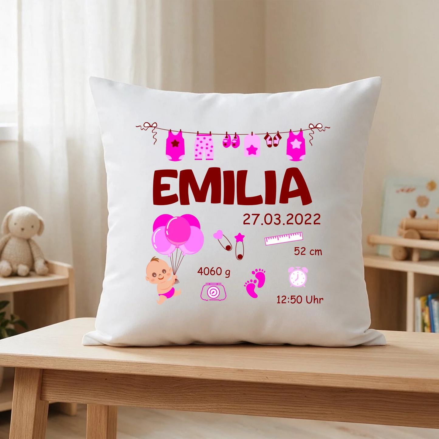 Personalisiertes Geburtskissen für Mädchen im Kinderzimmer