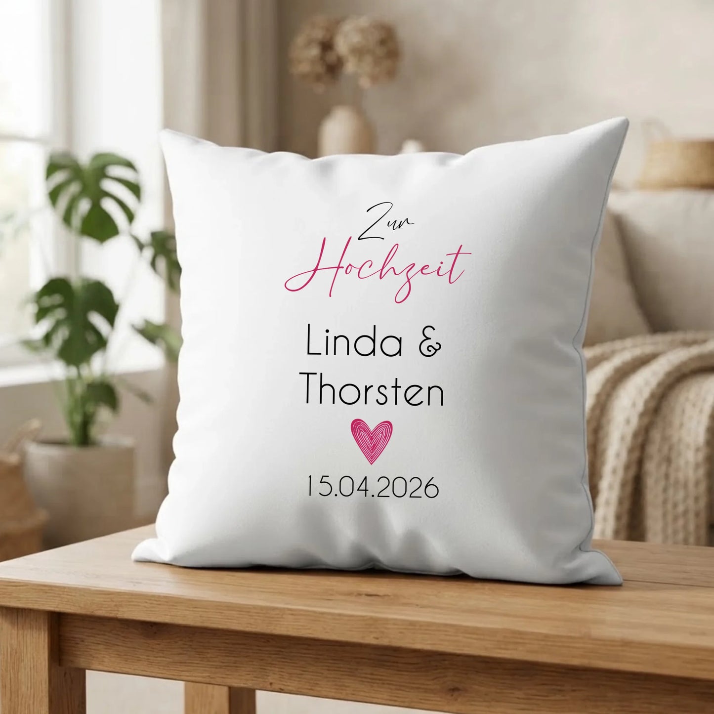 Hochzeitskissen mit farbigem Schriftzug, Herz und den Namen des Brautpaares