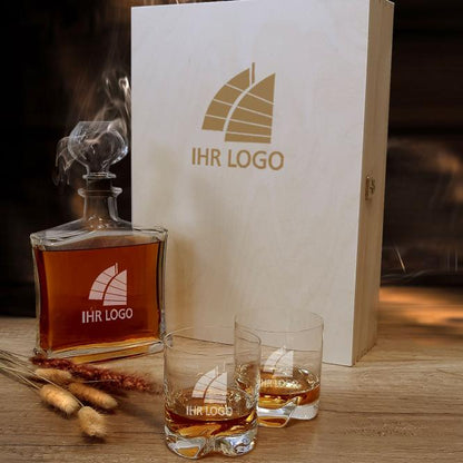 Whisky-Set inklusive Holzkiste, Karaffe & Gläser mit Gravur deines Logos / Designs