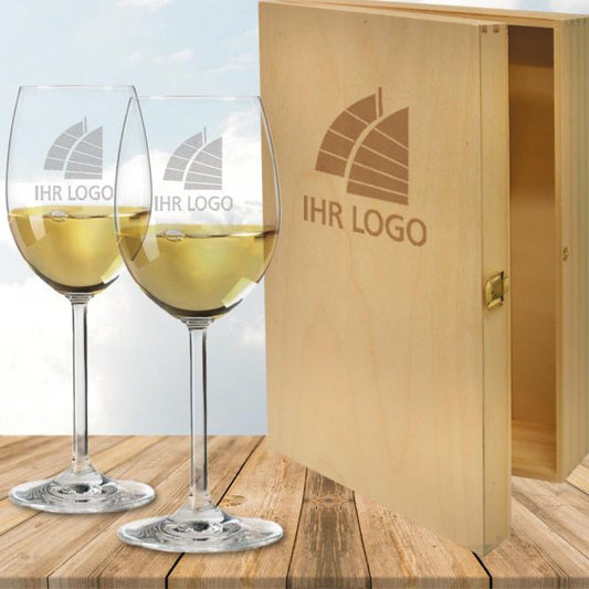 Weißweingläser-Geschenkset mit 3er Holzkiste und Gravur deines Logos / Designs